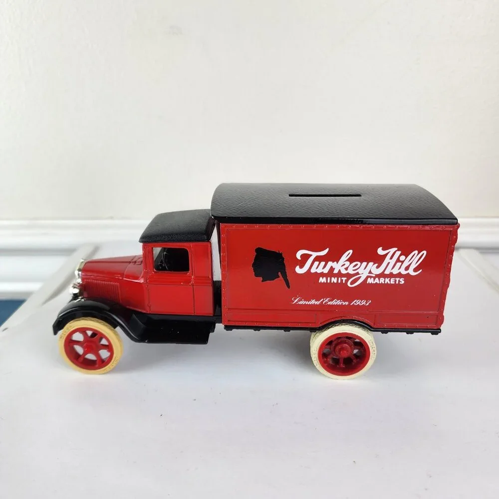 Ertl 1931 Hawkeye Die-Cast Metal Turkey Hill Truck Bank NWOT